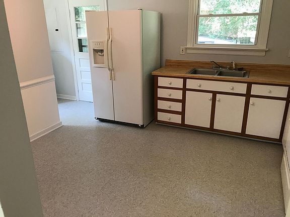4th image of 206 N Cedar Ave