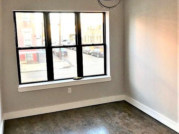 5th image of 615 Bramhall Ave APT 1M