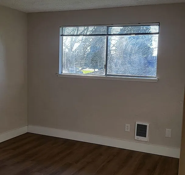 newly updated 2 bed 1 bath apartment in North Auburn $1775 — Photo 19