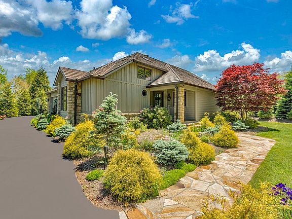 3rd image of 30 Crestview Lane