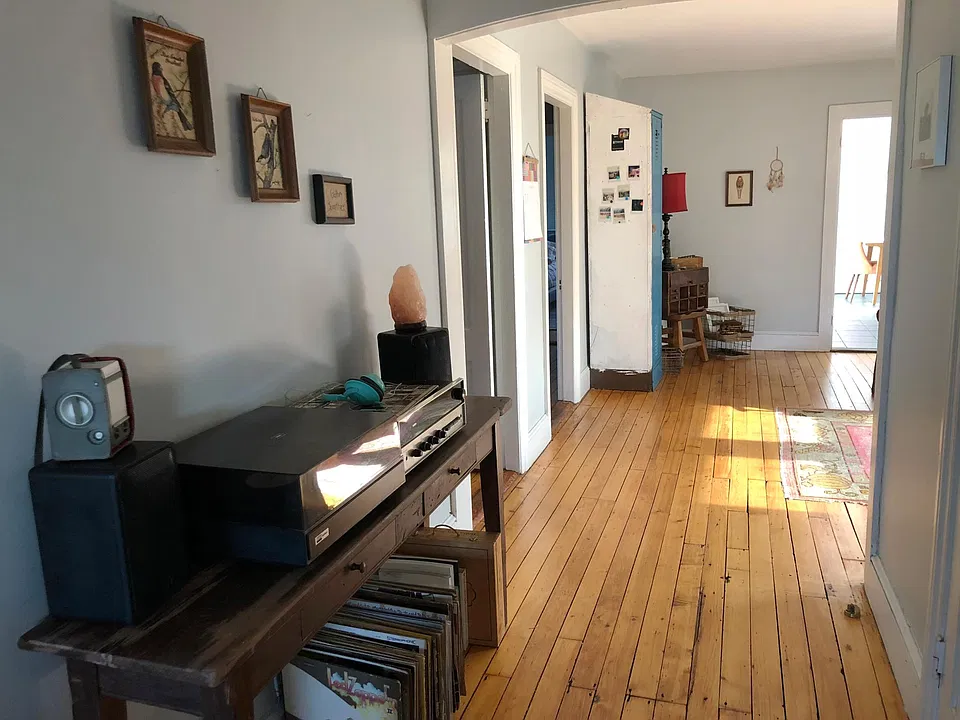 81 Camp St #3