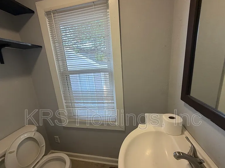 903 Freedom Ave — Photo 12