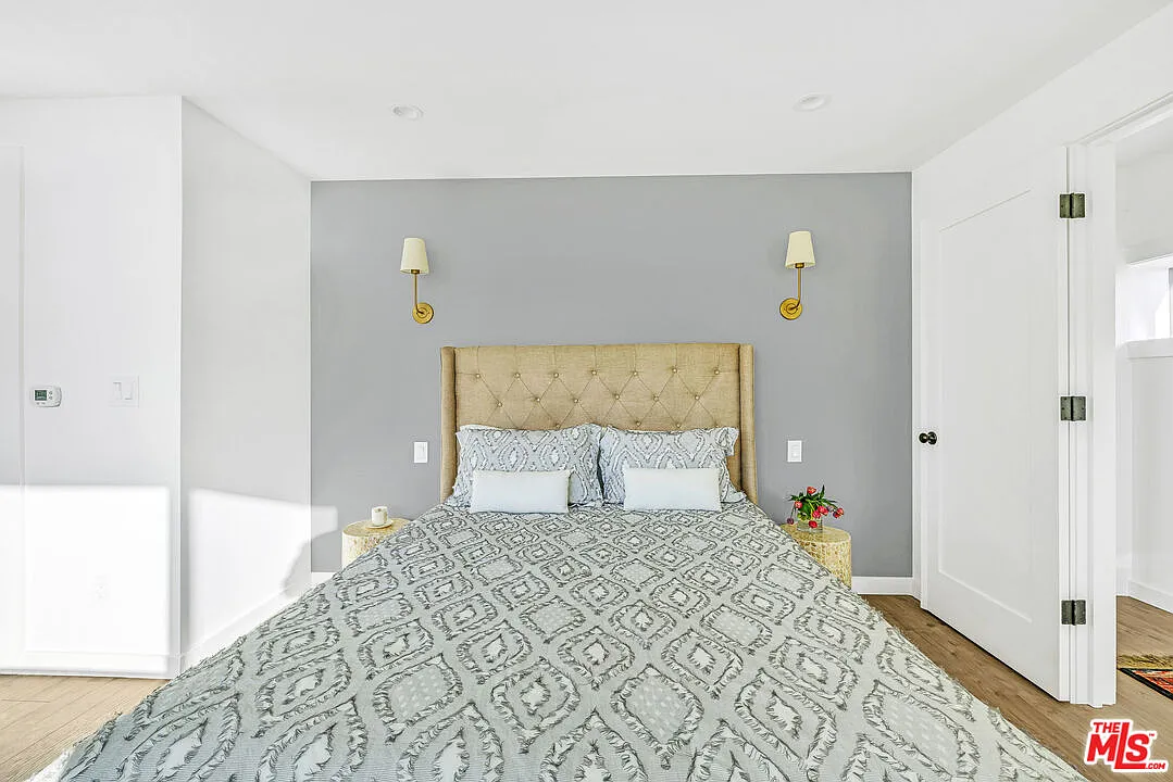 3 bed, 2.0 bath, 1200 sqft, $8,240 — Photo 4