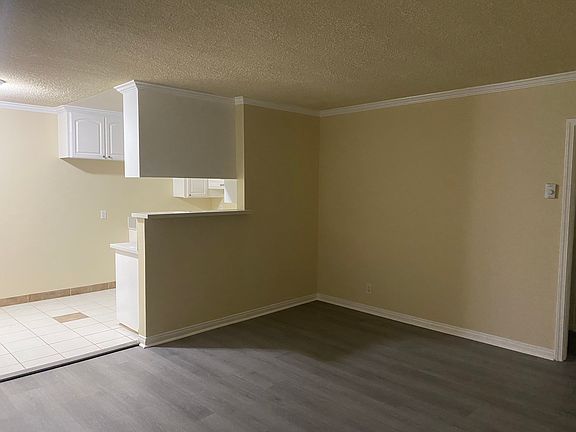 2nd image of 333 E Warren Ln