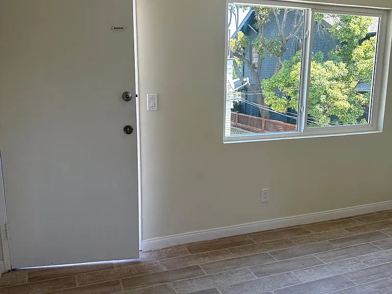 2637 Kenwood Ave #2 — Photo 5