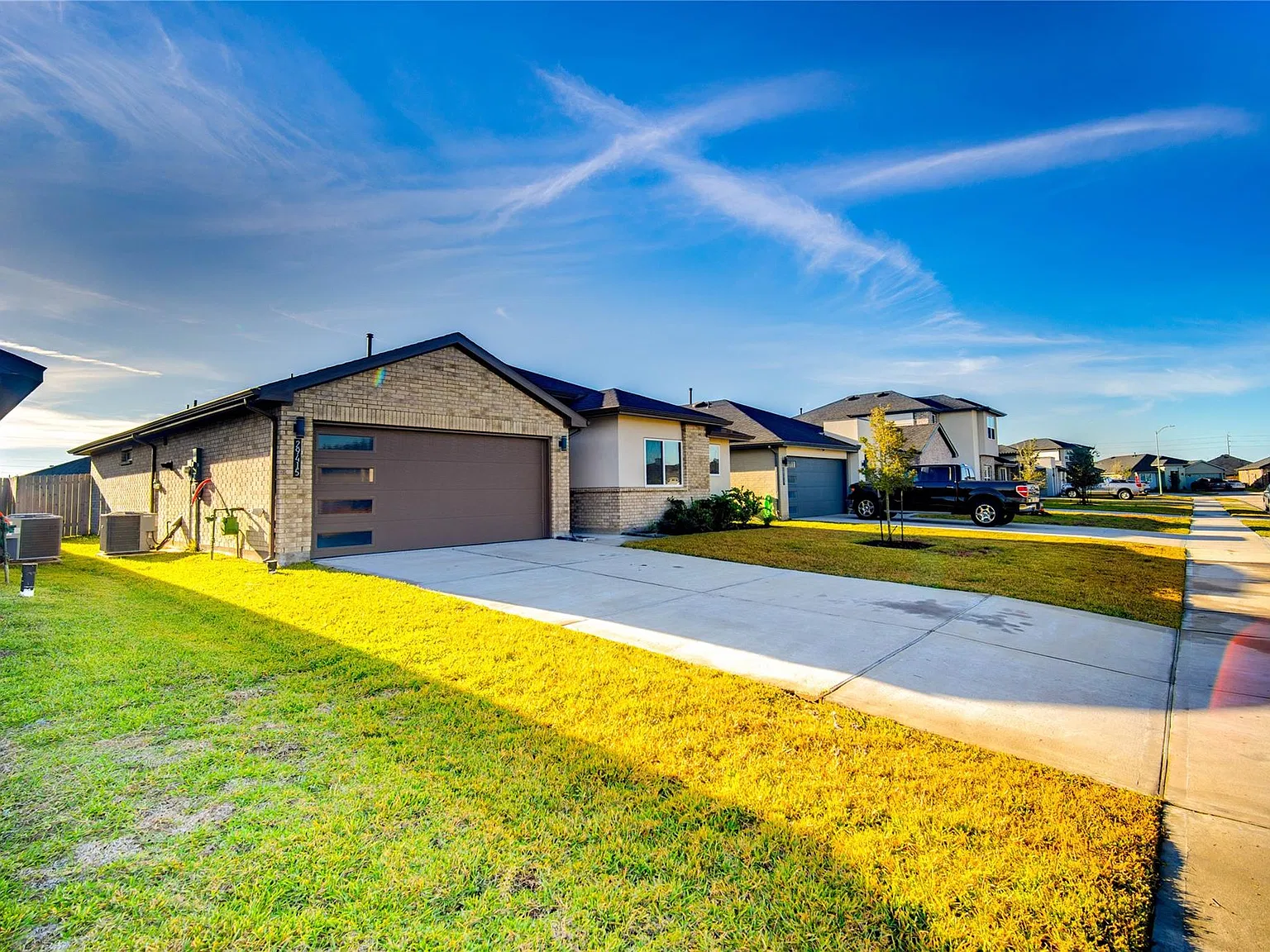 3 bed, 2.0 bath, 1415 sqft, $2,300 — Photo 3