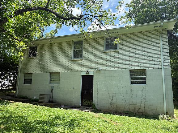 2nd image of 2602 Oakwood Ave