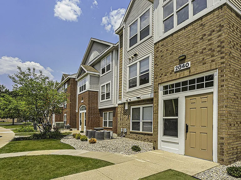 Orchard Lakes Apartments — Photo 31