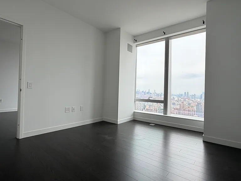 1 Manhattan Sq #57L — Photo 24