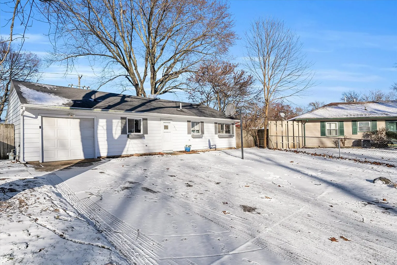 1810 Greendale Dr photo 1