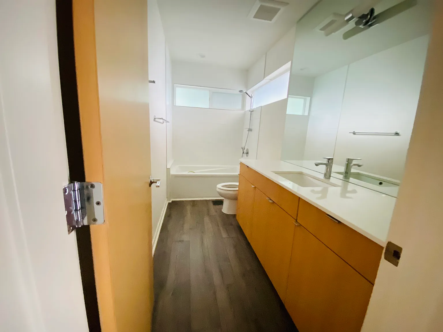 3 bed, 2.5 bath, 1900 sqft, $4,995 — Photo 3