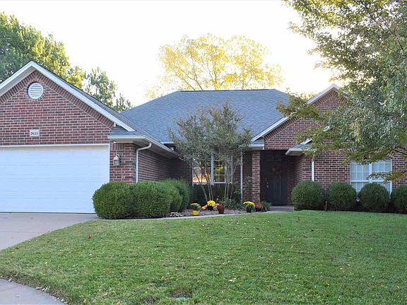 2nd image of 2625 S Cambridge Dr