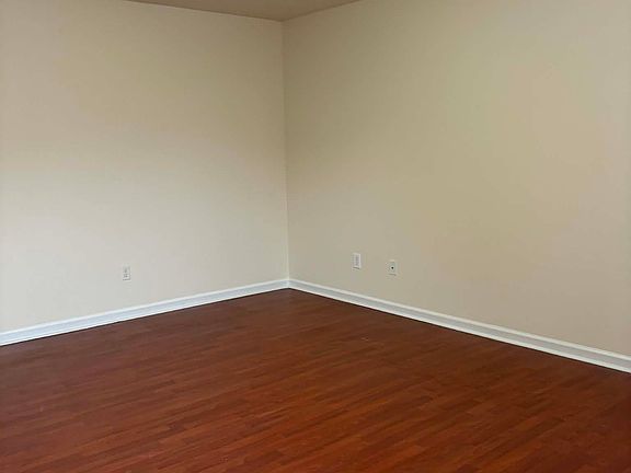 3rd image of 574 Lost Cir #B