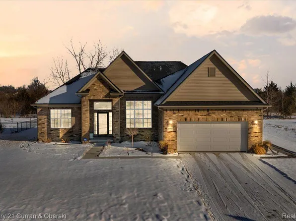 26907 Celtic Dr, Flat Rock, MI 48134