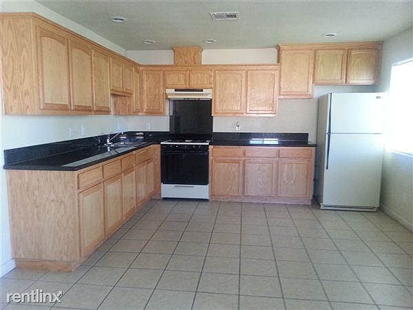 2nd image of 1720 S Olive Ave