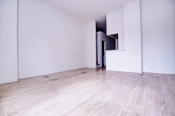 Rented by Urbane Brokerage | media 25