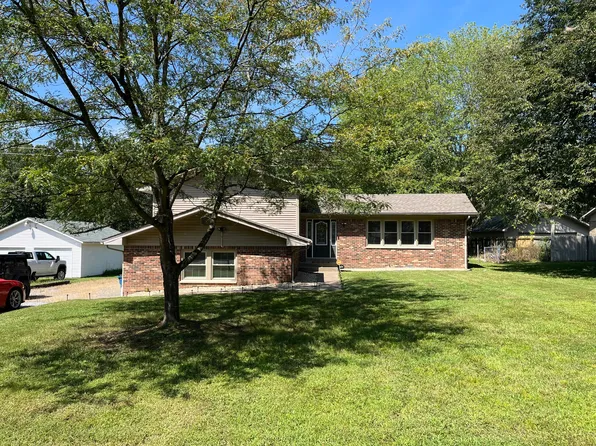 6740 Greenfield Dr, Paducah, KY 42003