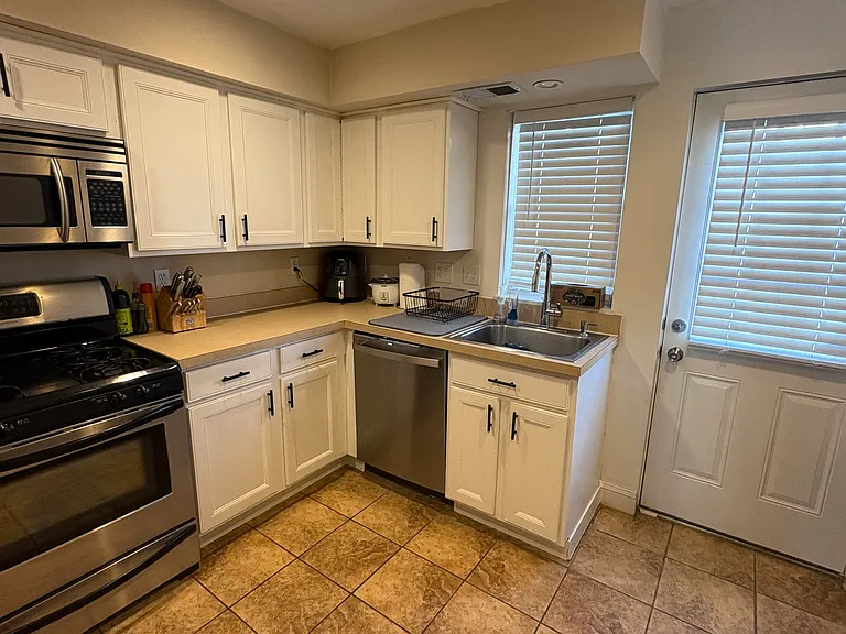1737 Olive St — Photo 9