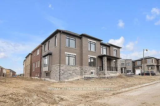 4 bed, $3,200 — Photo 1