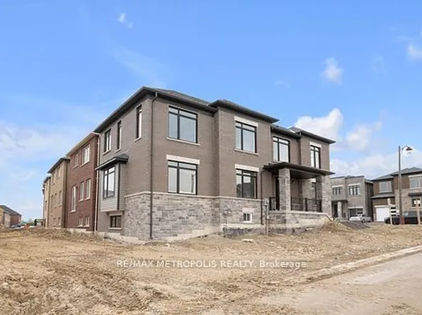 2048 Chris Mason St, Oshawa, ON L1L 0S6