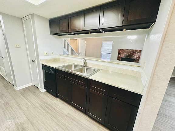 2nd image of 2612 Gwendolyn Ln