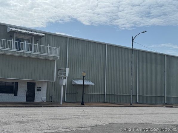223 S Main St