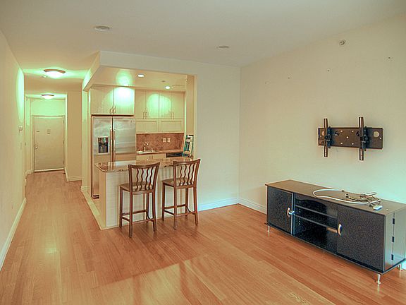 4th image of 2388 Ocean Ave APT 8