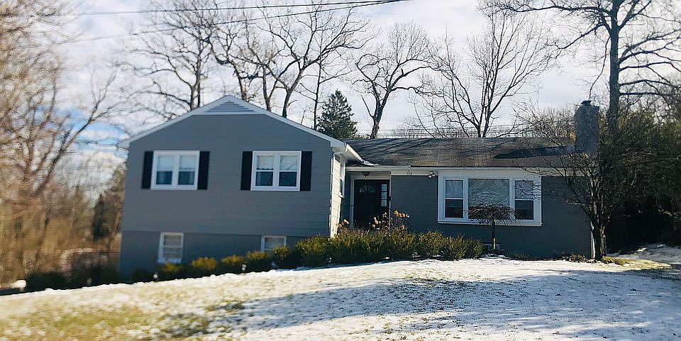 Prime Deerfield Location!