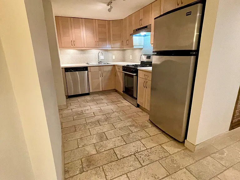 324 4th St NE #C — Photo 3