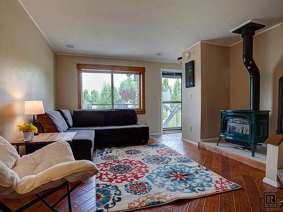 2nd image of 1607 Woodbridge Ct