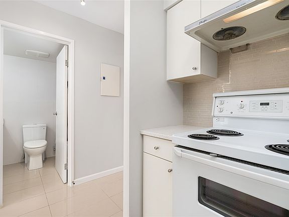 4th image of 1330 Hornby St #705
