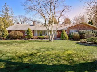 42 Salem Ridge Dr, Huntington, NY 11743