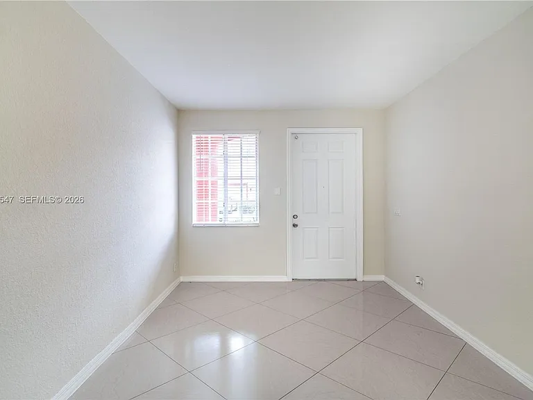 5327 SW 40th Ave — Photo 6