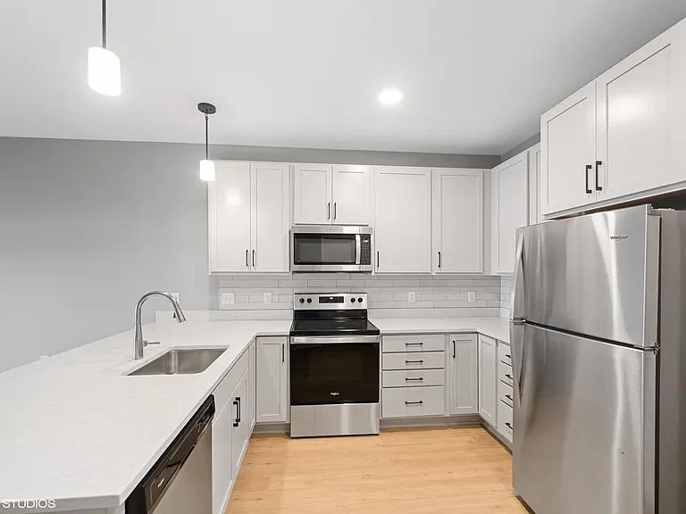 Lago Apartments — Photo 14