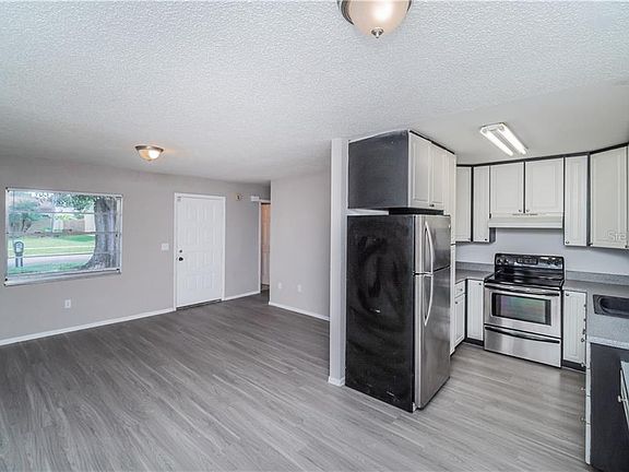 4th image of 1068 Bridlewood Way