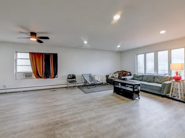 708 Garfield Avenue image 5 of 32