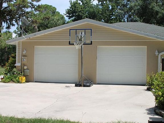 2nd image of 200 N Oxford Dr