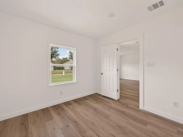 3922 Alsace St — Photo 15