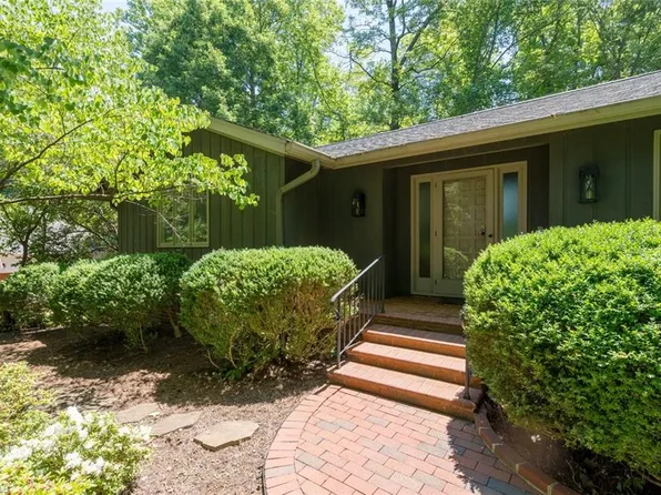 103 Willoughby Blvd, Greensboro, NC 27408