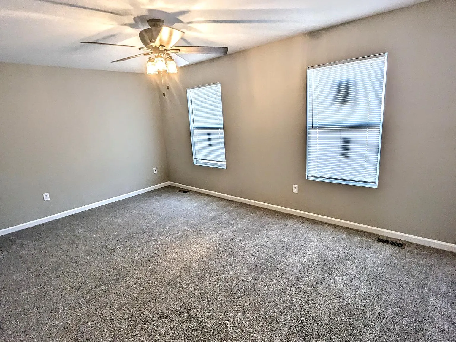 8892 W Meadow Park Cir — Photo 4