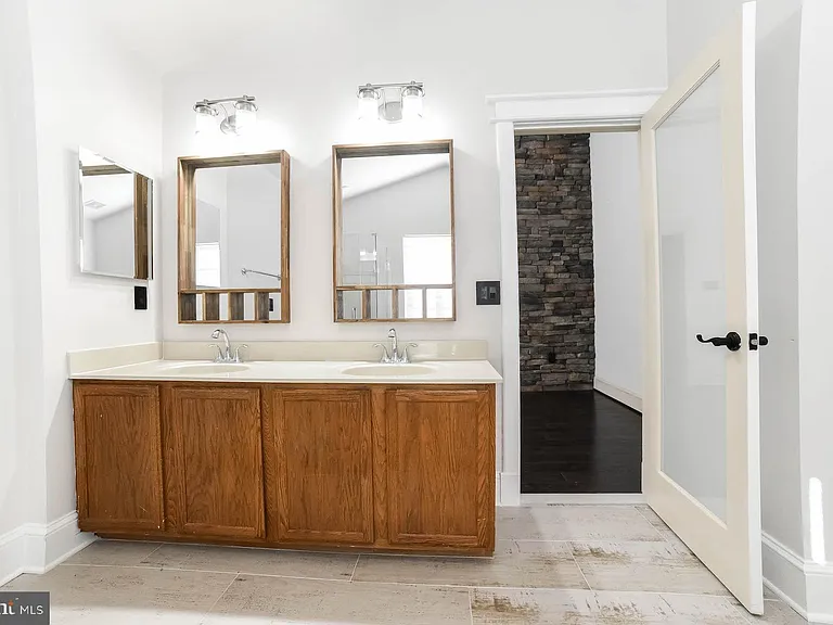 3100 Esser Pl — Photo 32