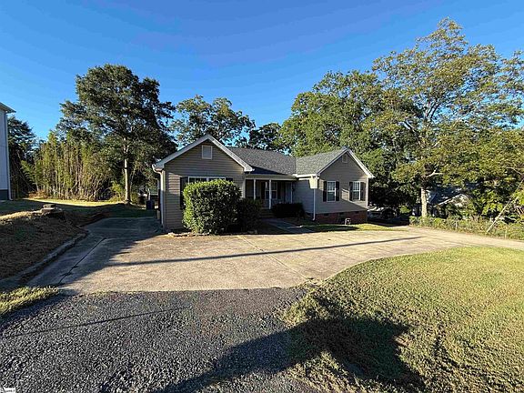 2nd image of 211 Wildwood Dr