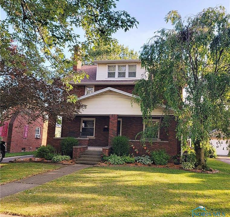 1st image of 615 W 1st St