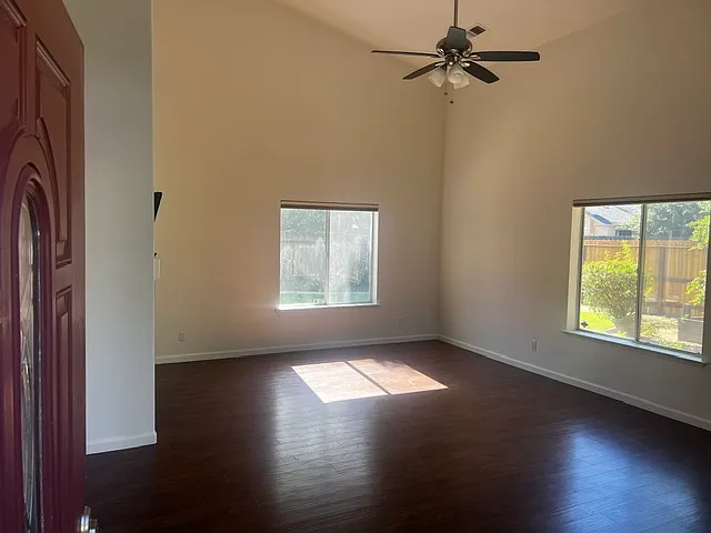 3 bed, 2.5 bath, 1845 sqft, $2,195 — Photo 2