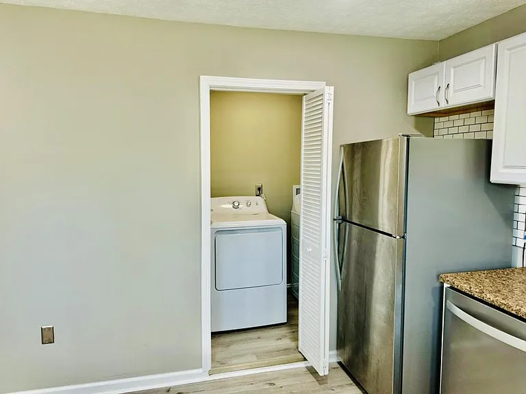 520 Wainwright Ave — Photo 17