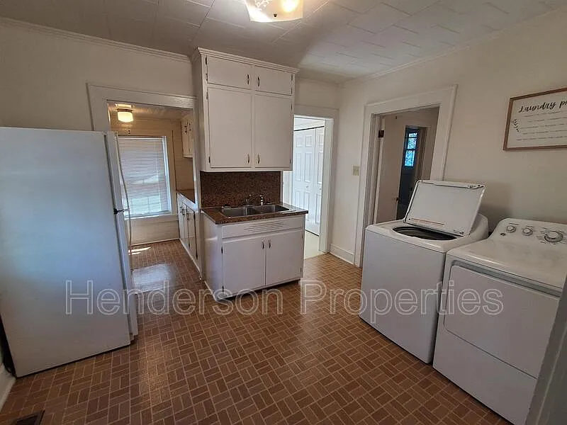 2 bed, 1.0 bath, $850 — Photo 2