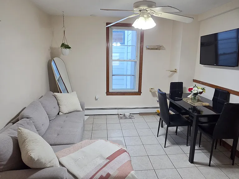 667 Saratoga St #2 — Photo 2