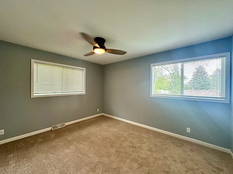 1010 Illinois St — Photo 2