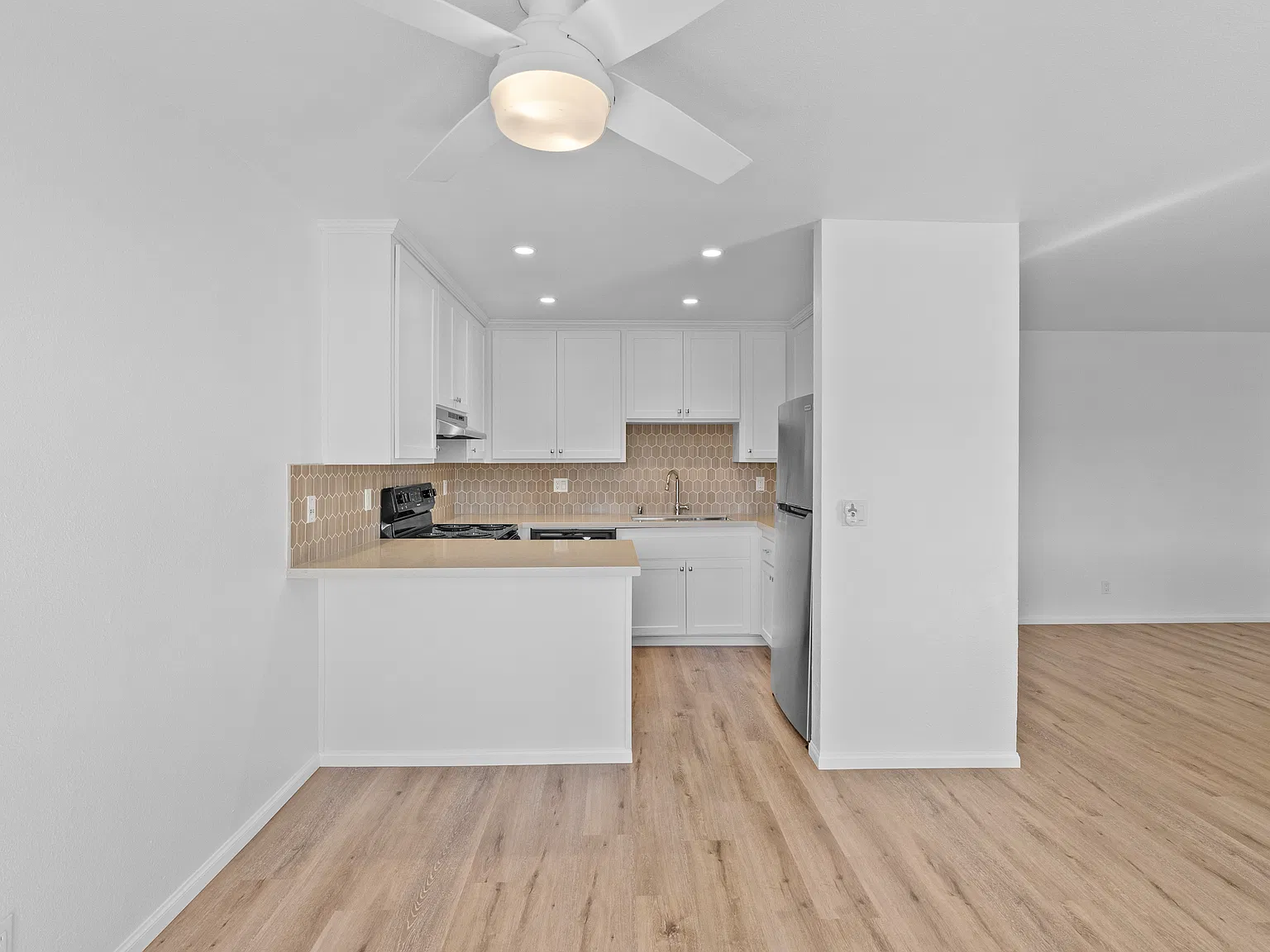 Pacific Villas — Photo 1