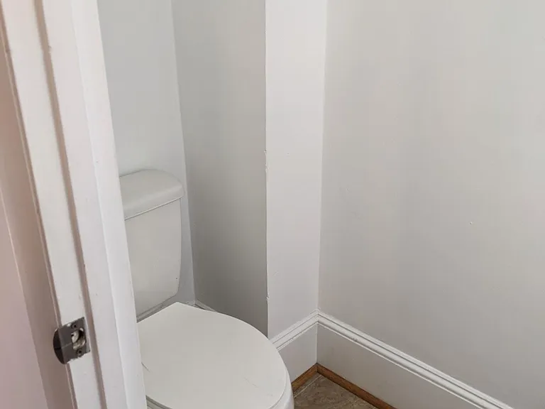 214 E Fairfax Ln — Photo 4